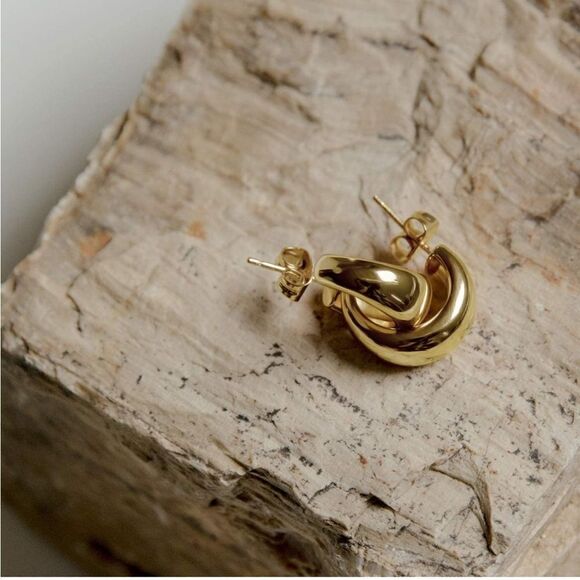 14k gold Thick Huggie Earring Hoops - Picture 3 of 4